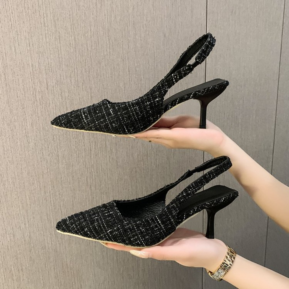 Home Office Setup Ideas - Elegantes Zapatos de Tacón de Aguja